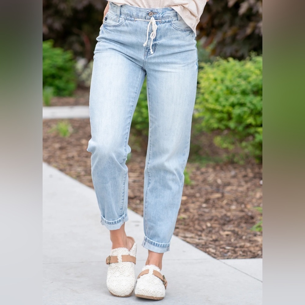 KanCan Dahlia Ultra High Rise Slouch Fit Light Wash Jeans 11/29